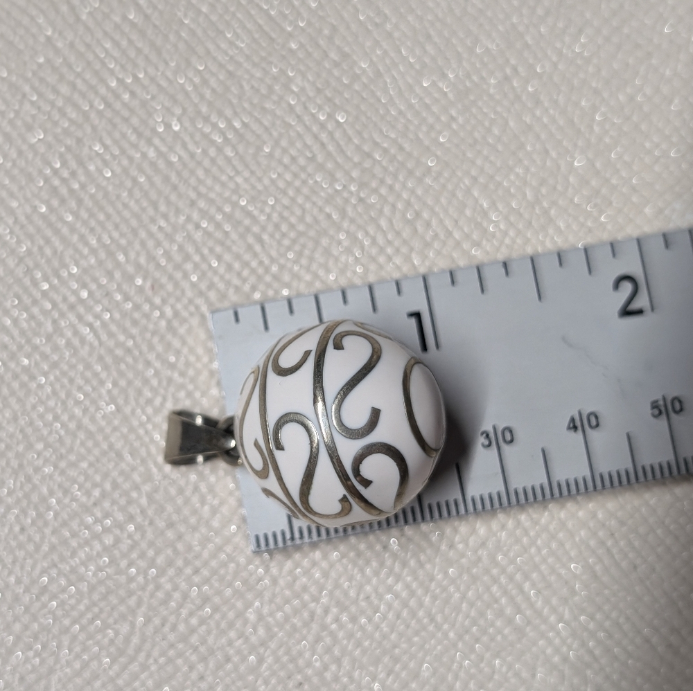 Elegant Silver and White Pendant Ball Chime Ball Baby